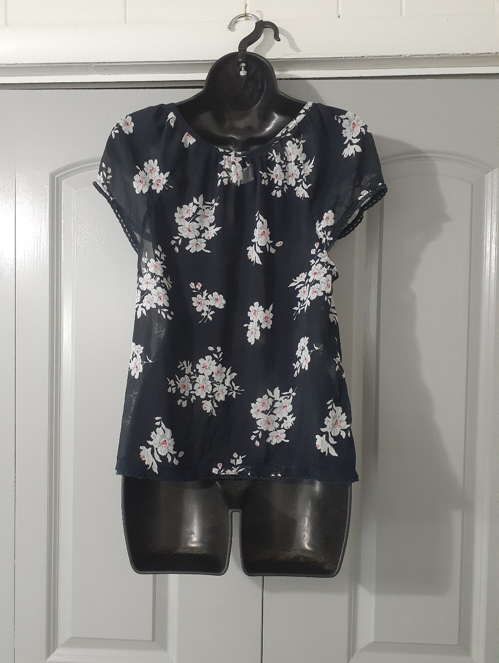 Abercrombie and Fitch sheer floral blouse - Picture 6 of 6